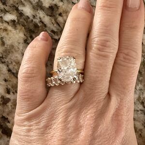 Travel ring set. Elongated cushion cut